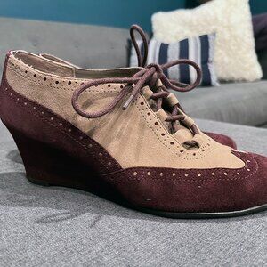 Womens Size 7 Aerosoles Brogue Two Toned Suede Wedge Wingtip Shoes with Laces